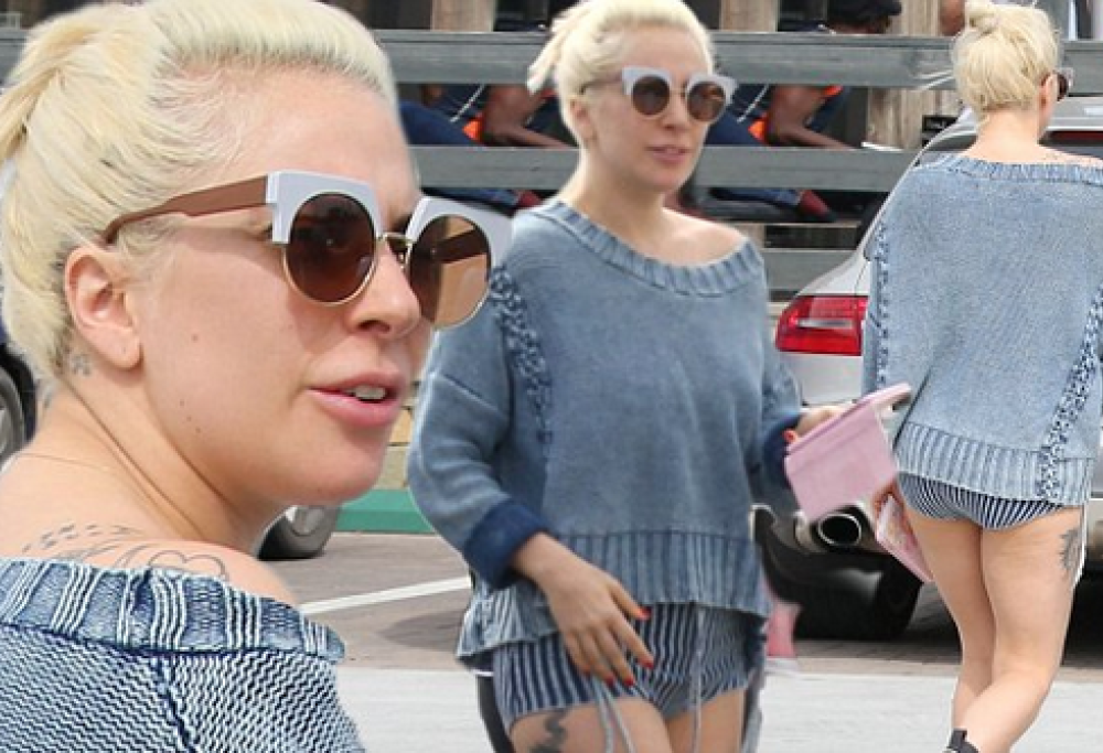 Lady Gaga resta (quasi) in mutande