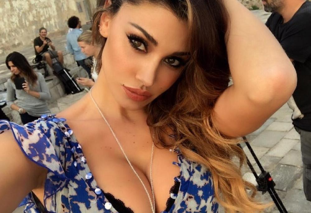 Belén canta Emma e balla con il piccolo Santiago, i fan non ci stanno