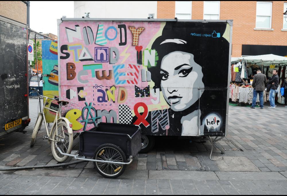 Amy Winehouse: a Londra inaugura la mostra “Ritratto di famiglia”