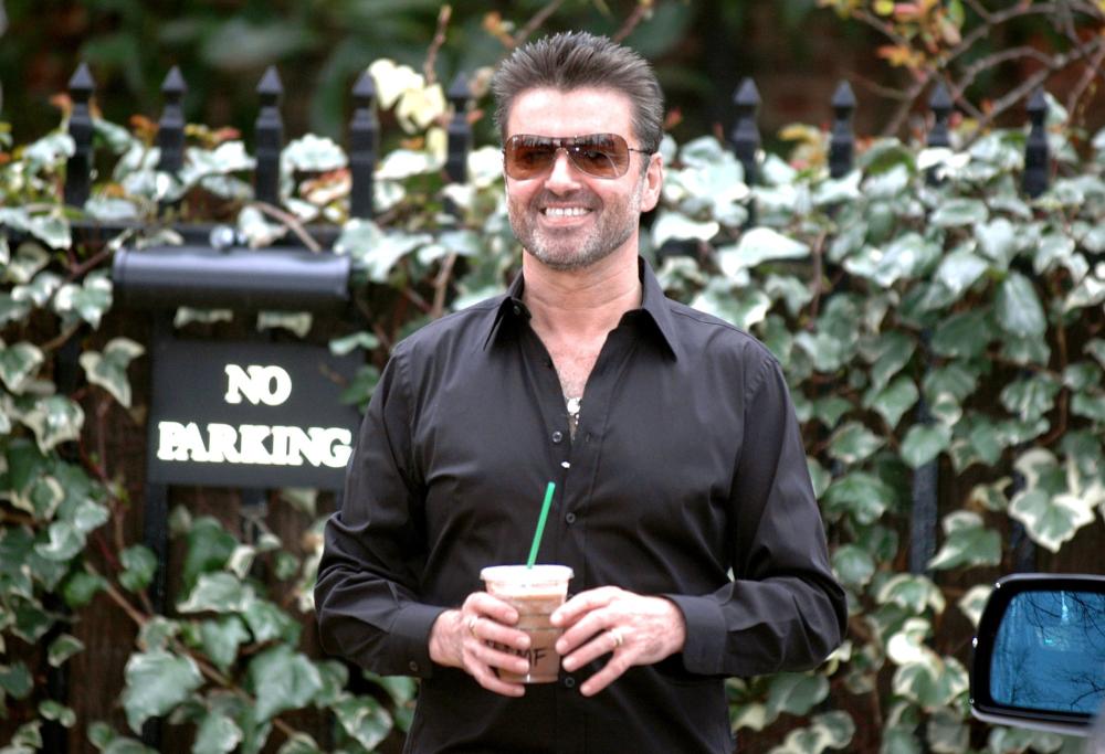 George Michael, i funerali in una piccola cappella a nord di Londra