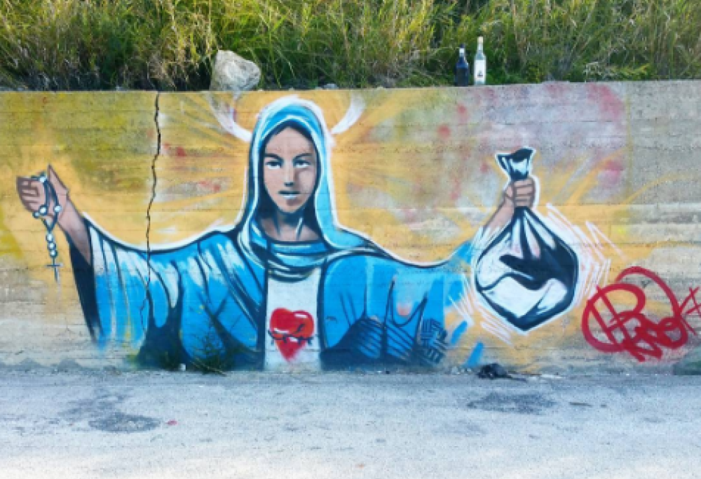 “Nostra signora della Munnizza”, ecco il provocatorio murales in provincia di Siracusa