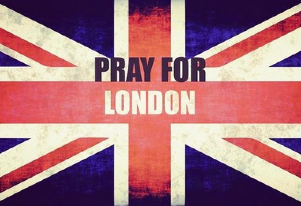 Attentato a Londra: sui social è gara di solidarietà con #PrayforLondon