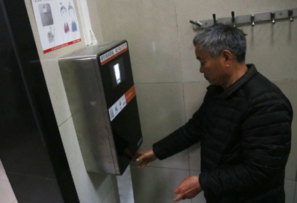 Cina: furti di carta igienica nei bagni pubblici. Scanner facciali per combatterli