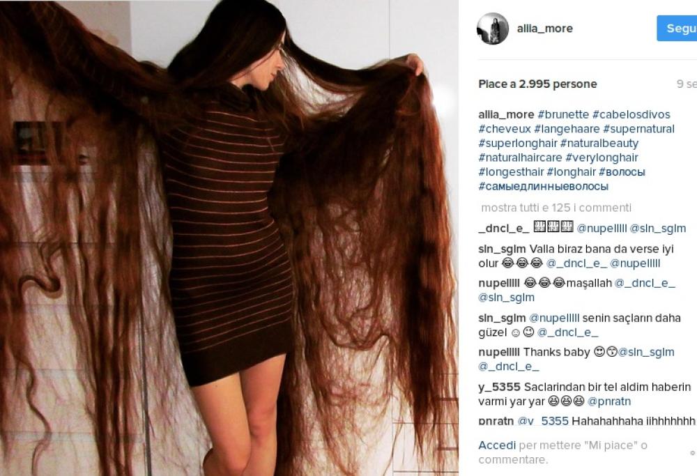 Capelli come Raperonzolo: una ragazza non li taglia da 20 anni