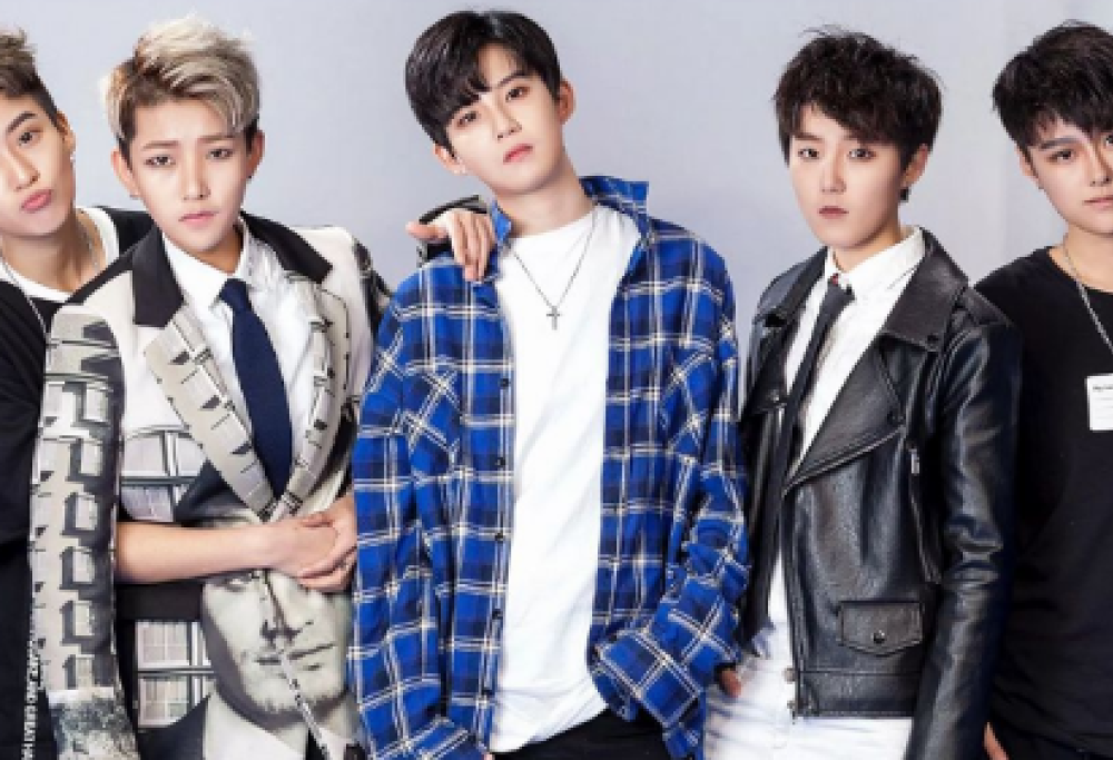 Boy band o girl band? Dalla Cina, ecco gli Acrush!