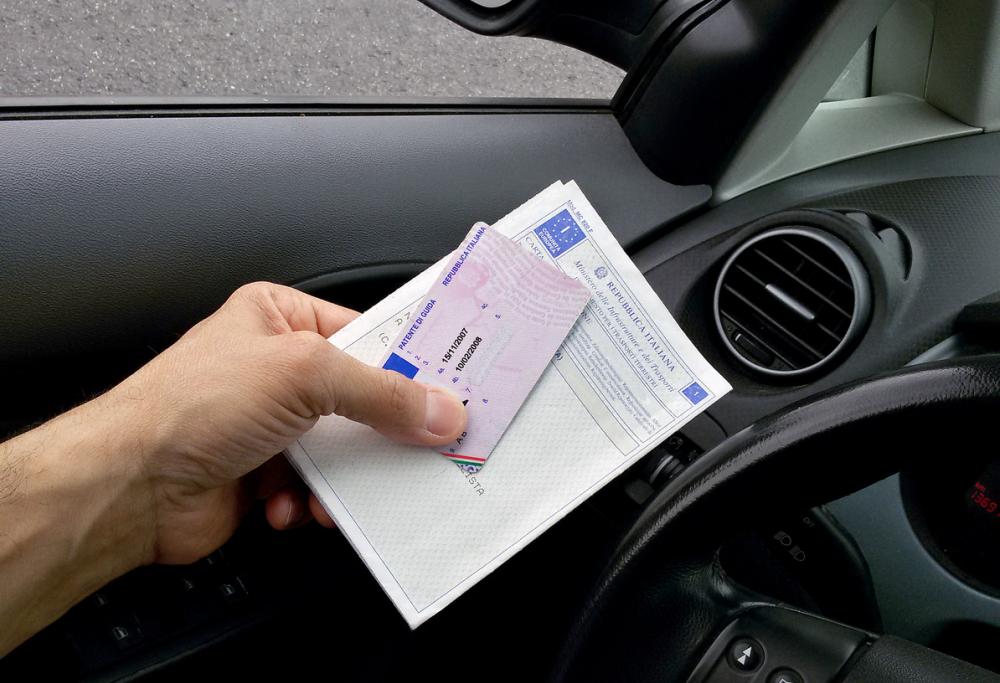 Torino: 29enne colleziona 6.000 euro di multe in pochi minuti