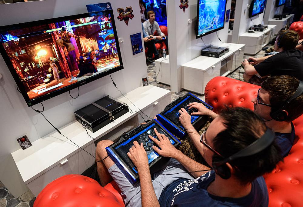 Mania social e videogames: ecco i pericoli che corriamo