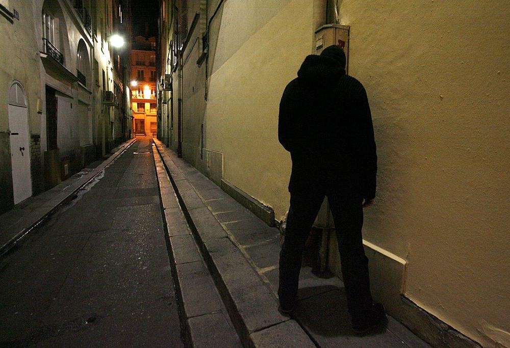 Pipì in strada? Ti può costare diecimila euro