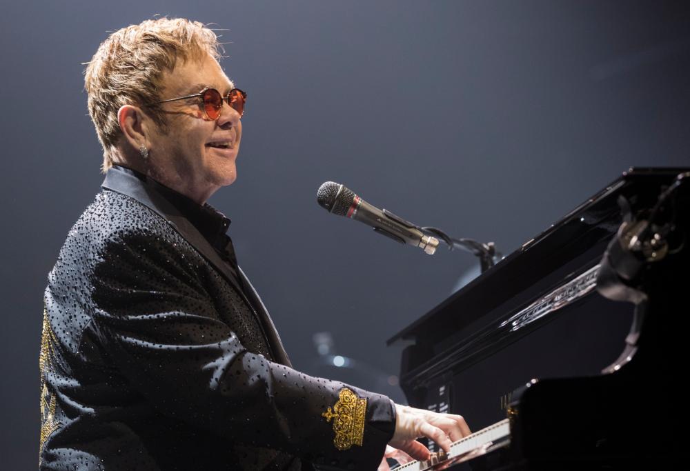 Elton John ha rischiato di morire: annullati i concerti