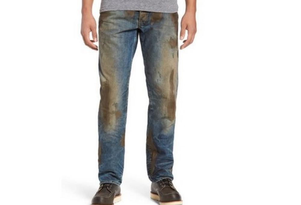 Jeans macchiati in vendita a 420 dollari: è polemica