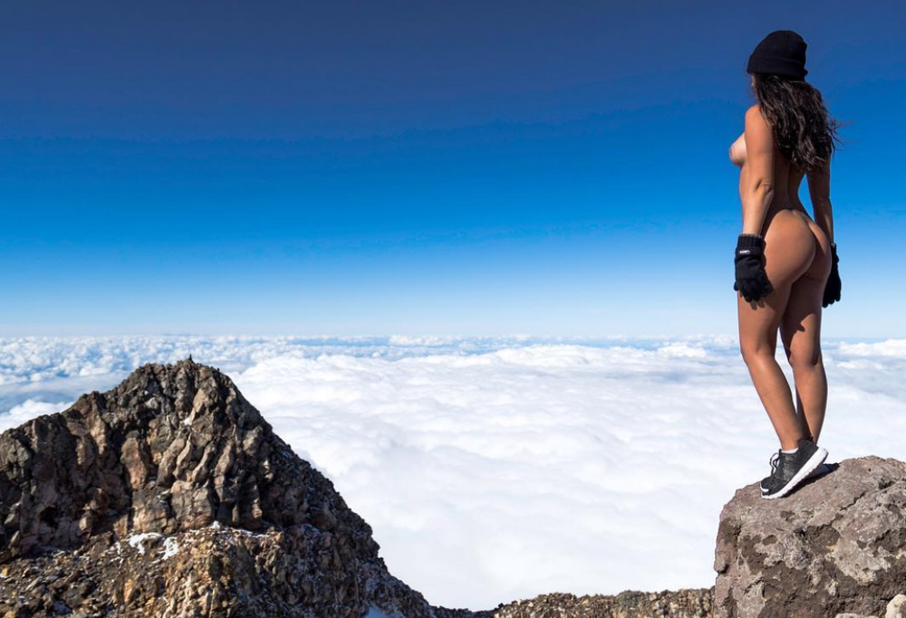 La modella nuda che fa infuriare i Maori