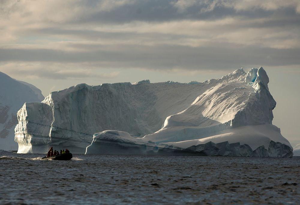 A corto di ghiaccio? Gli arabi importano direttamente gli iceberg
