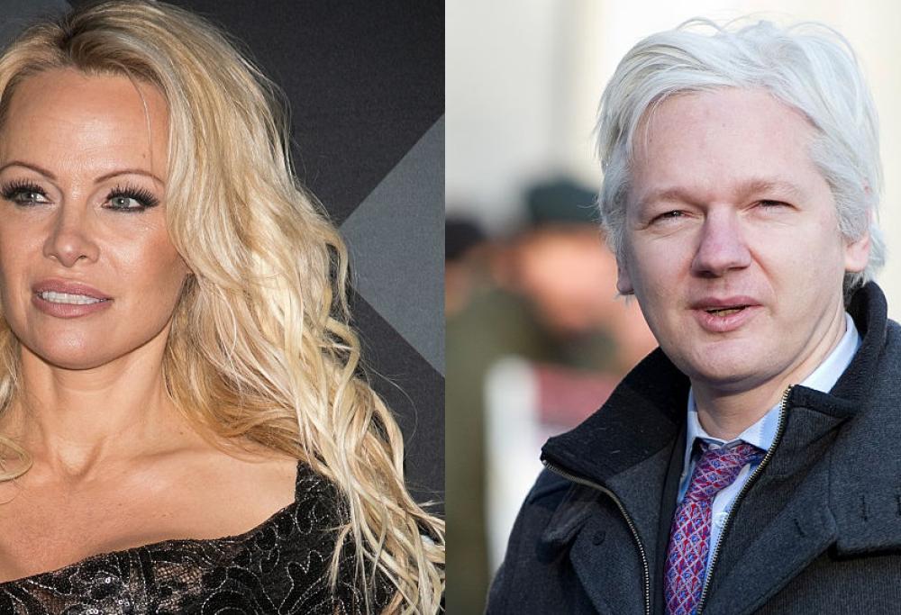 Pamela Anderson e Julian Assange: è amore