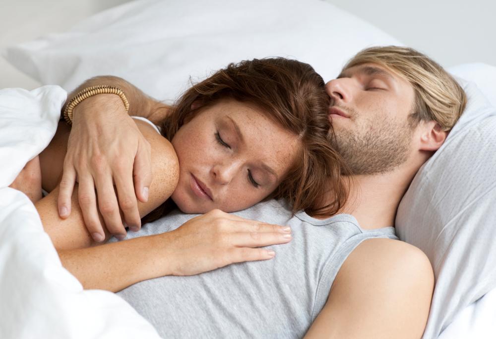 Notti insonni? Arriva la coperta che simula l'abbraccio!