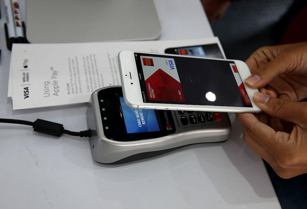Basta carte e contanti, arriva Apple Pay: si paga con lo smartphone!