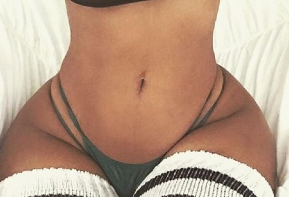 Tighbrow: la nuova tendenza Instagram della piega tra le cosce