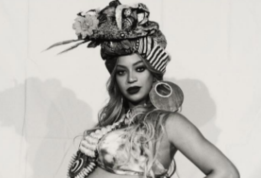 "Baby shower" con pancione tatuato per Beyoncé