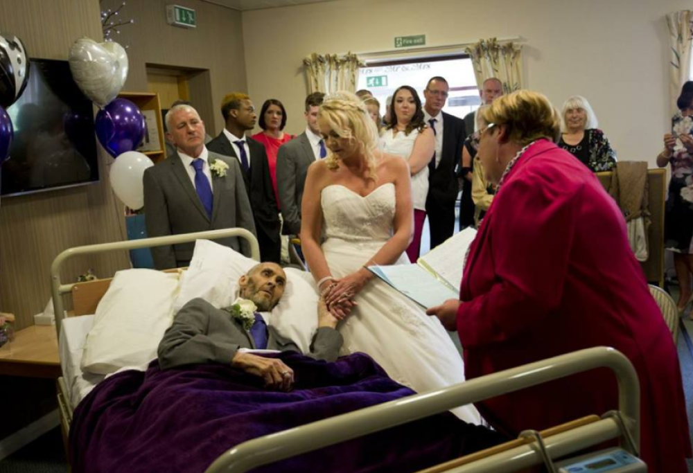 Lui ha un cancro terminale ma sposa ugualmente la sua compagna 