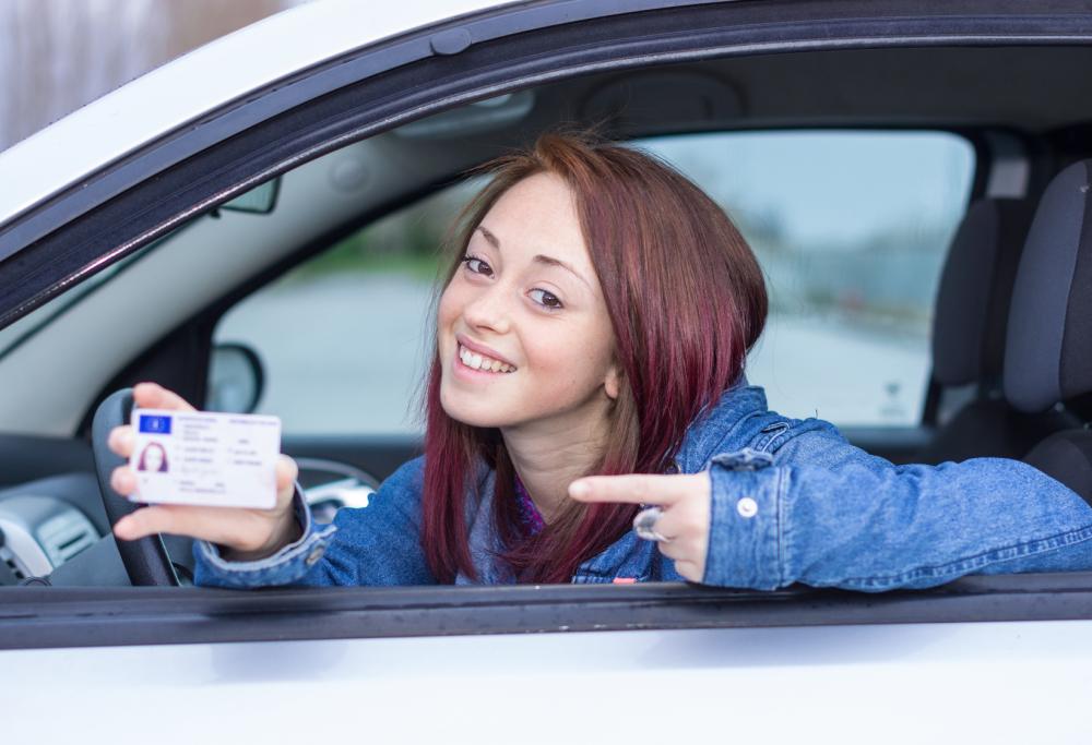 Guidare senza patente, ecco cosa si rischia