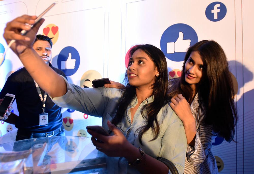 Facebook, dirette video: in arrivo due grandi novità