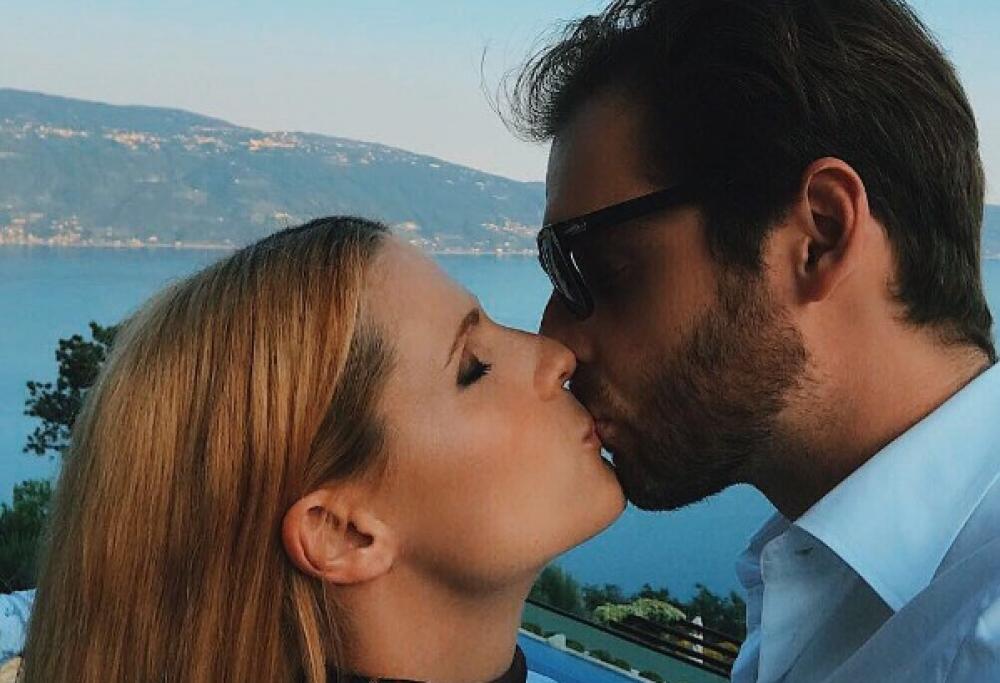 Michelle Hunziker lancia la sfida a Belen e alla figlia: "Postate i vostri baci più belli!" 