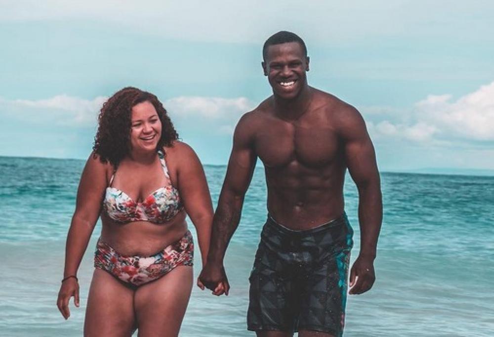 Lei curvy, lui palestrato: quando l’amore è più forte dei pregiudizi