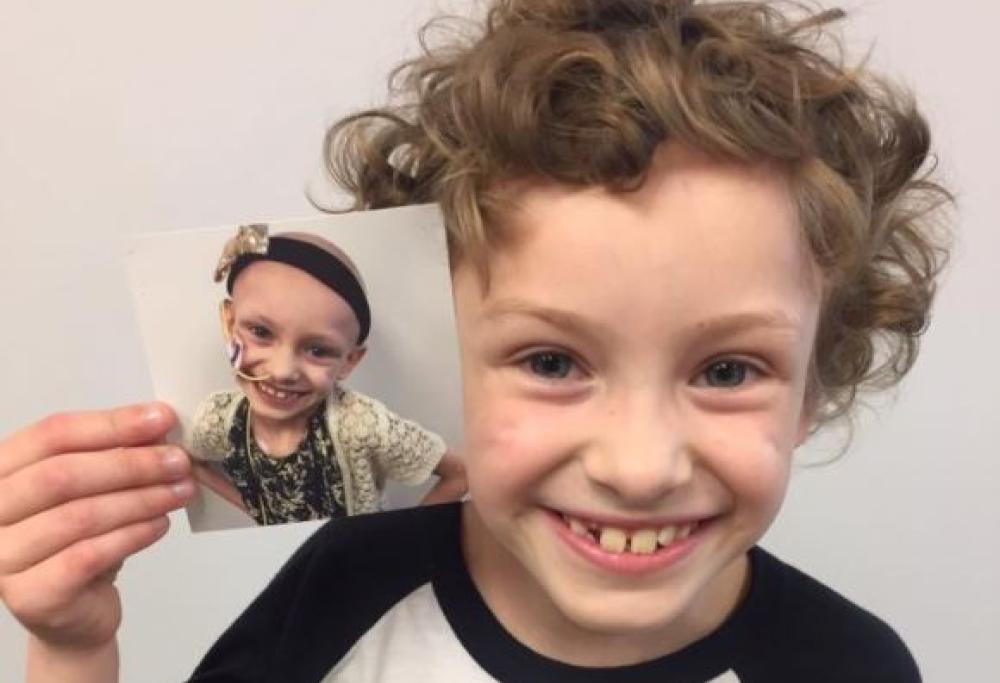 Sophie: a 7 anni sconfigge il cancro, l'emozionante foto del prima e dopo