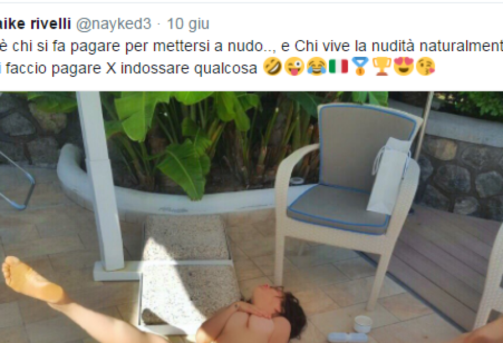 Naike Rivelli completamente nuda su Twitter, i fan impazziscono