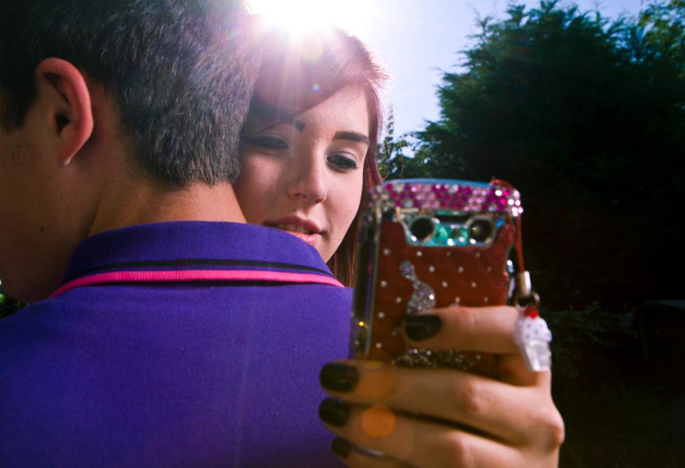 Tradimenti: ecco come si scoprono grazie a Facebook e Instagram!