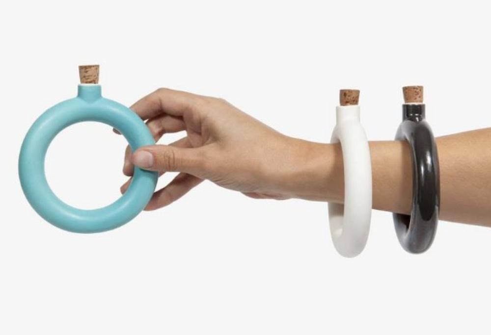 Il bracciale-fiaschetta, ecco l’accessorio da utilizzare con molta attenzione!