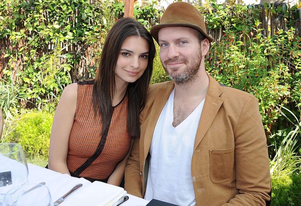 Il fidanzato della Ratajkowski? Ha la pancia e i peli!