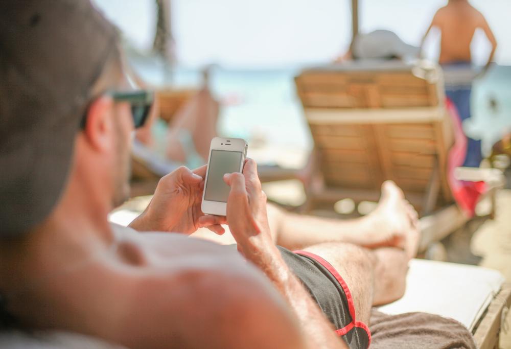 Mania smartphone: il 57% non ne riesce a fare a meno neanche in vacanza