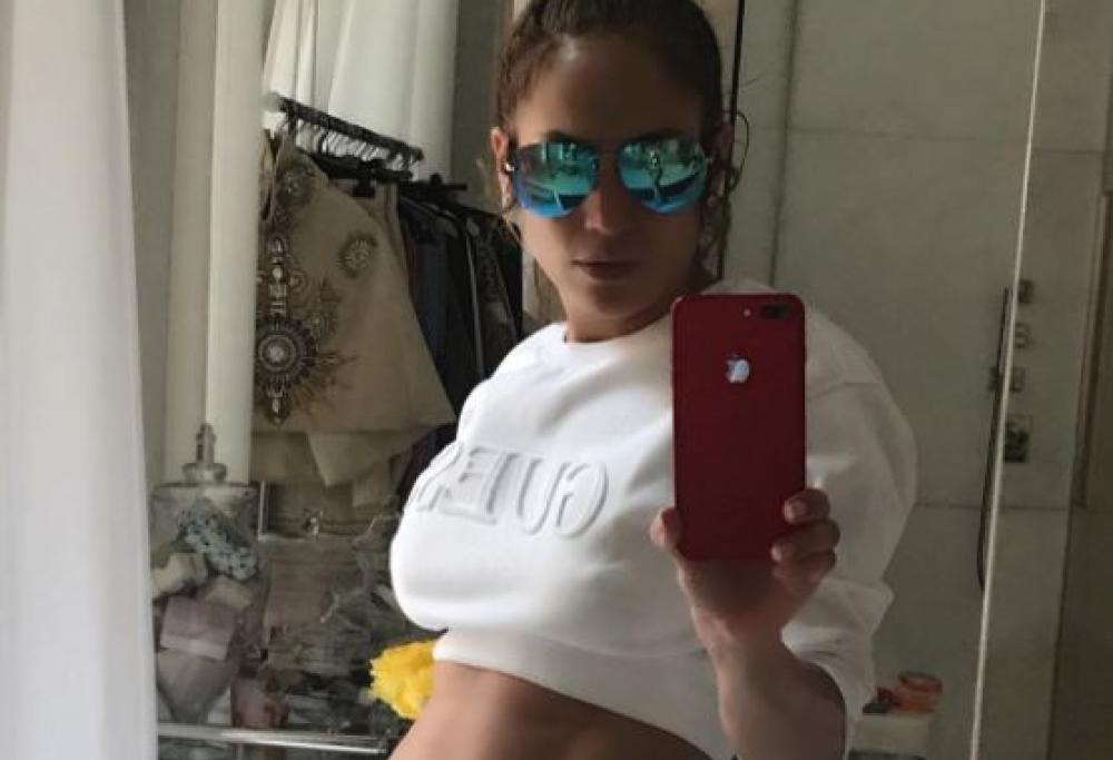 Jennifer Lopez: il selfie è ritoccato?