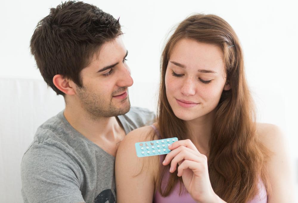 Sesso: le donne che usano contraccettivi lo fanno più sesso