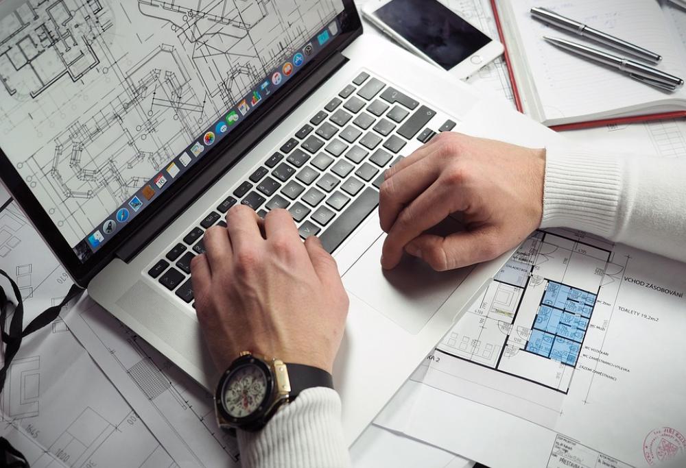 Smartphone sulla scrivania? Ci fa studiare e lavorare peggio