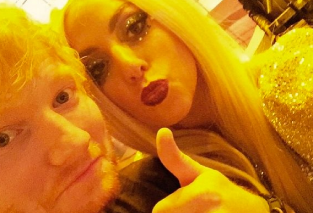 Lady Gaga al fianco di Ed Sheeran contro gli haters