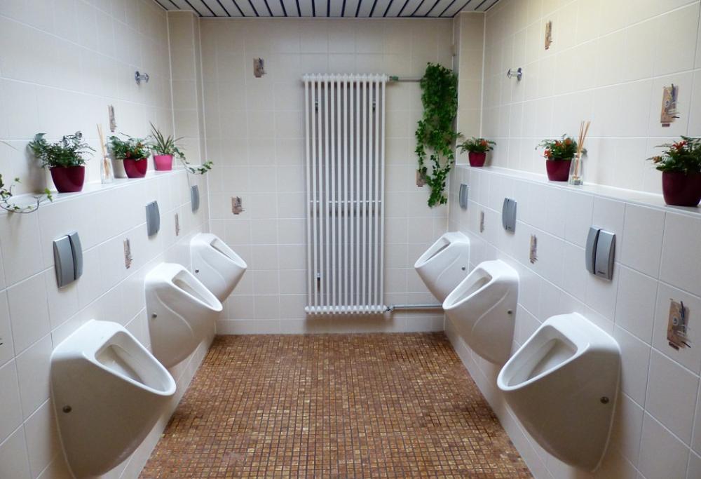 Bagni pubblici: ecco gli orinatoi che non schizzano!