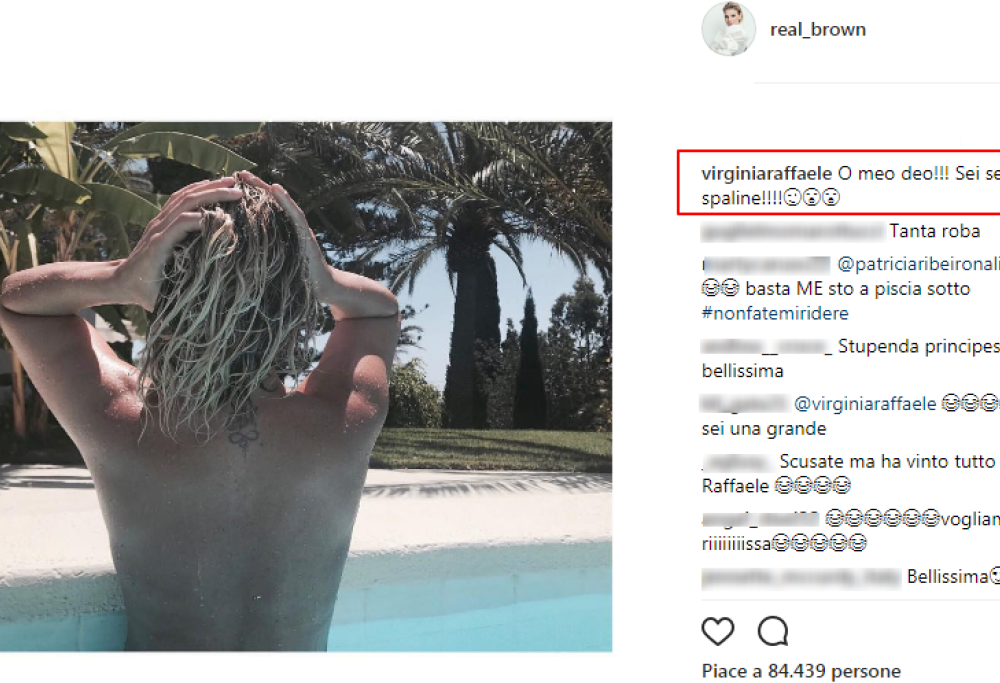 Emma Marrone: si rilassa in topless a Ibiza. E Virgina Raffaele commenta "alla Belén"