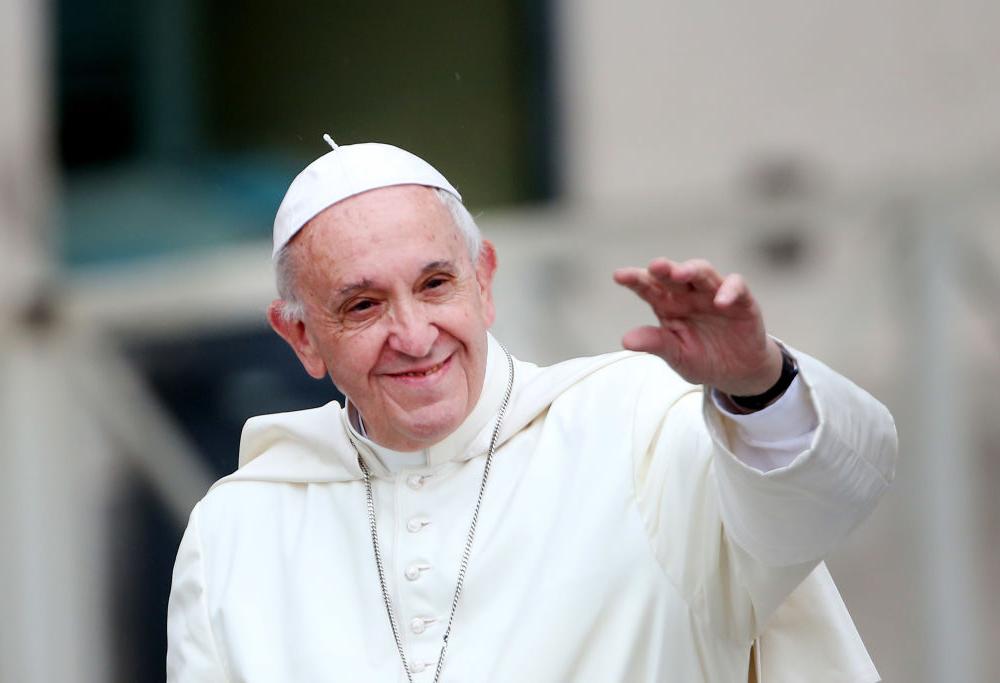 Papa Francesco: “Le persone omosessuali hanno diritto a una famiglia, sono figli di Dio”
