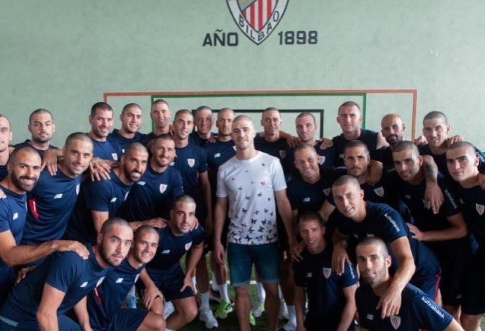 Athletic Bilbao, il difensore Yeray Alvarez ha un tumore e i compagni di squadra si rasano a zero