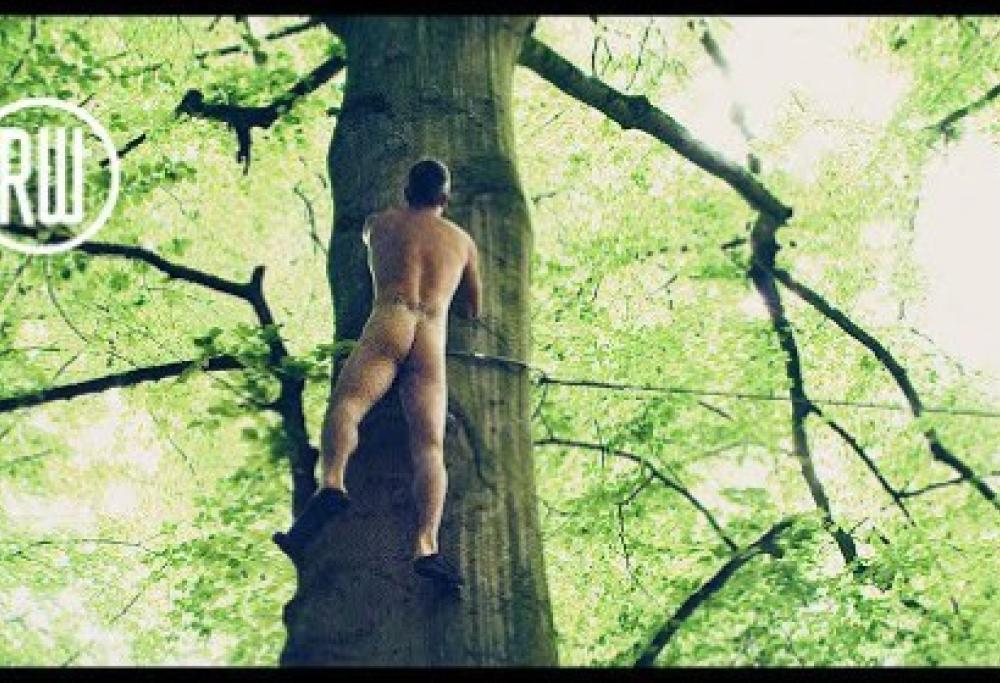 Robbie Williams nudo e immerso nella natura per il nuovo album