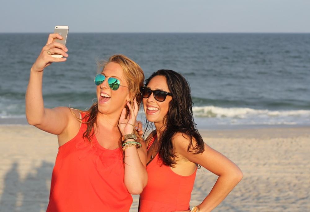 I selfie fanno male alla pelle. Ecco il perché 