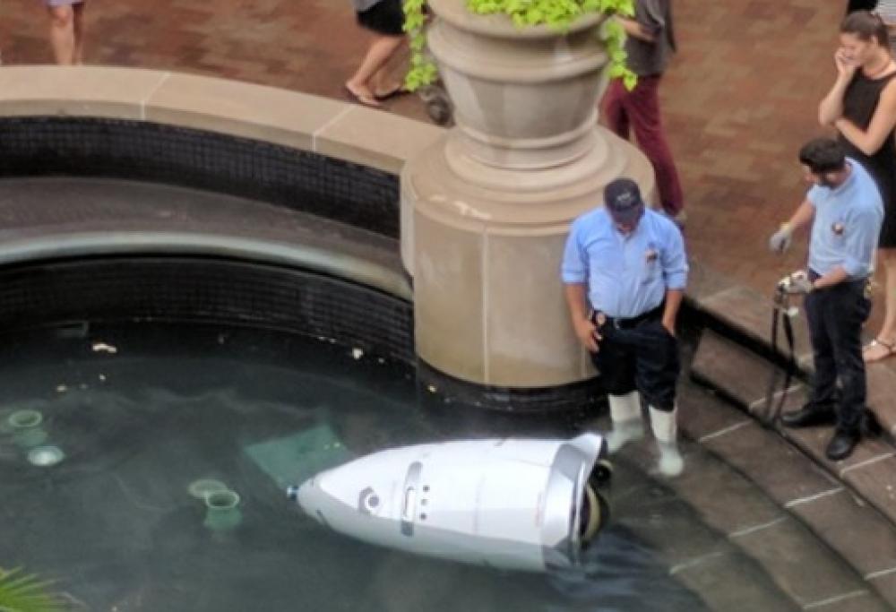 A Washington una guardia robot si è "suicidata" gettandosi in un laghetto