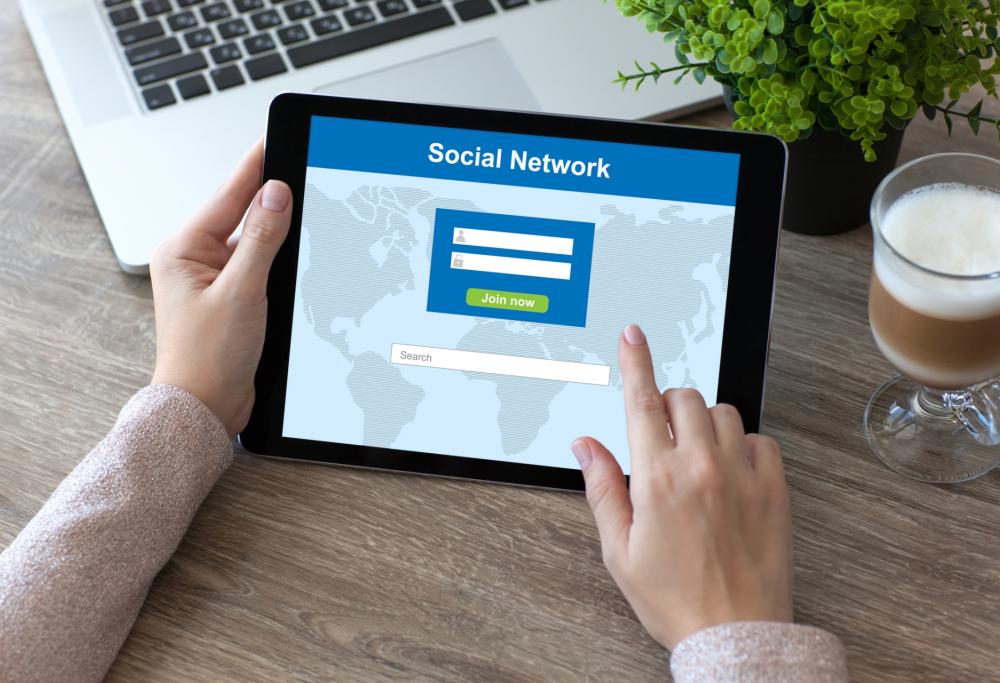 Facebook sta sviluppando un suo tablet-notebook per rimanere sempre connessi