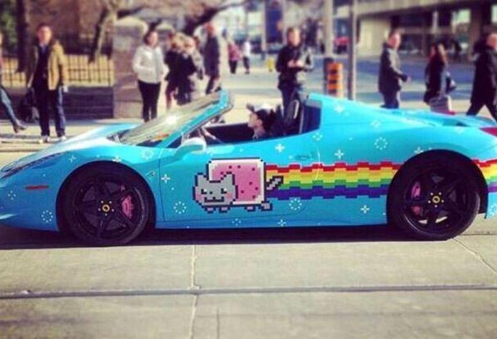 Avete mai visto una Ferrari così? È ispirata a Nyan Cat, la famosa gif animata