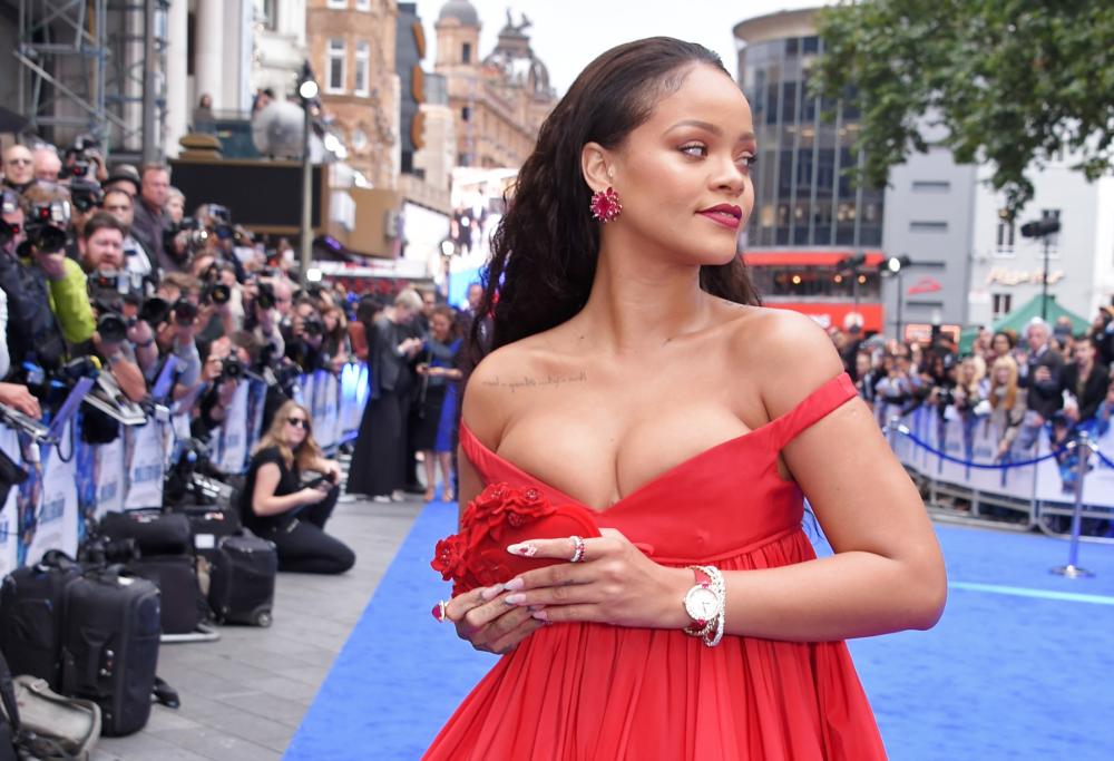 Rihanna regala bici ai bimbi del Malawi