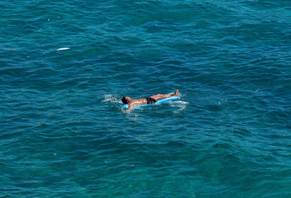 Ucraina: si addormenta sul materassino in mare e si risveglia in un altro Stato 