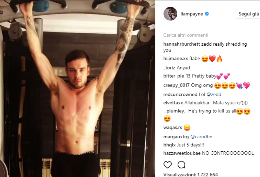 Liam Payne fa gli addominali a torso nudo
