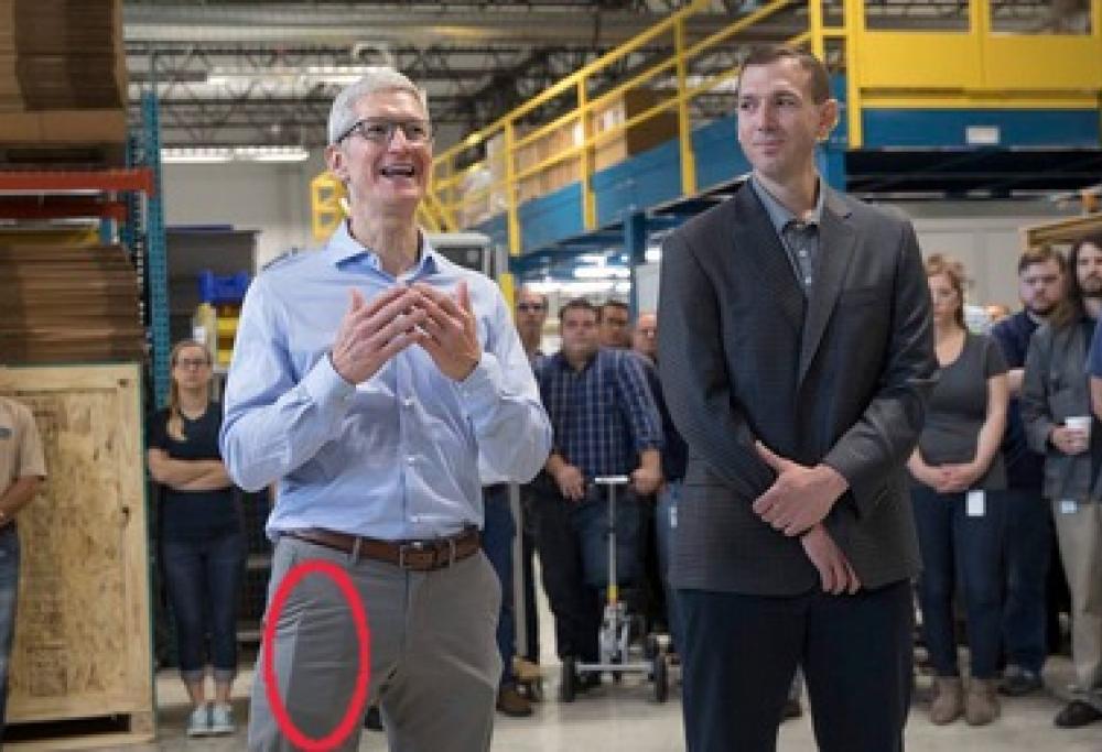 Cosa si nasconde nella tasca di Tim Cook? Forse un iPhone 8?