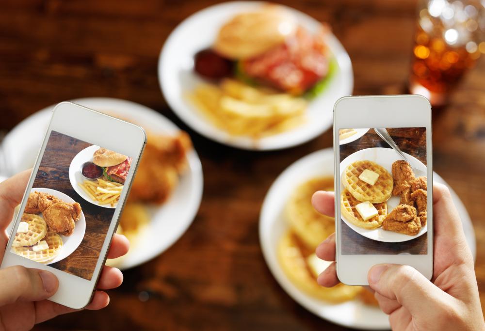 È food-selfie mania: 1 italiano su 3 fotografa quello che mangia